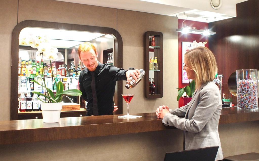 Mercure Angers Centre Gare Экстерьер фото